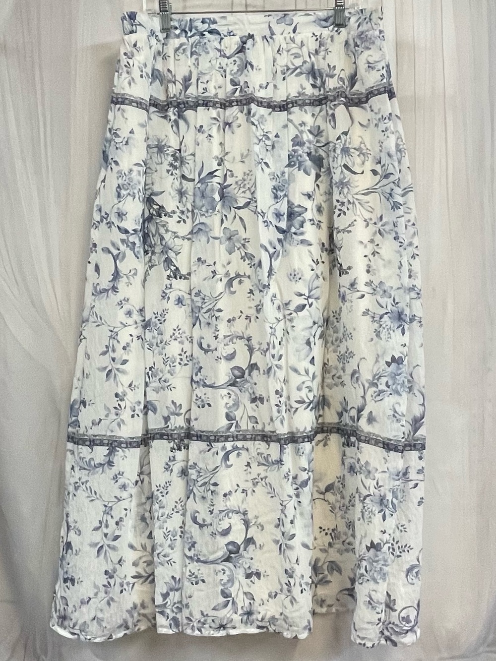 Boho Chic CottageCore Feminine Women's White Blue Floral Tiered Maxi Skirt XL